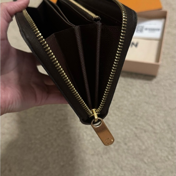 Louis Vuitton Zippy Wallet. Damier Ebene - Picture 6 of 6